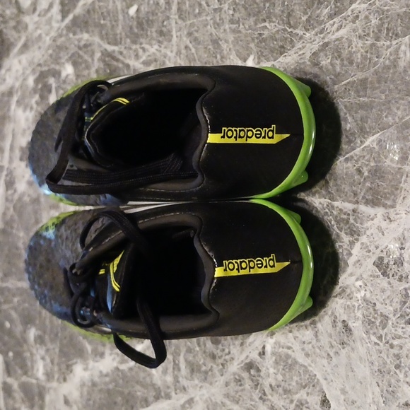 Adidas PREDATOR YOUTH soccer cleats size 1 1/2 Excellent condition Black/neon gr - Picture 4 of 8